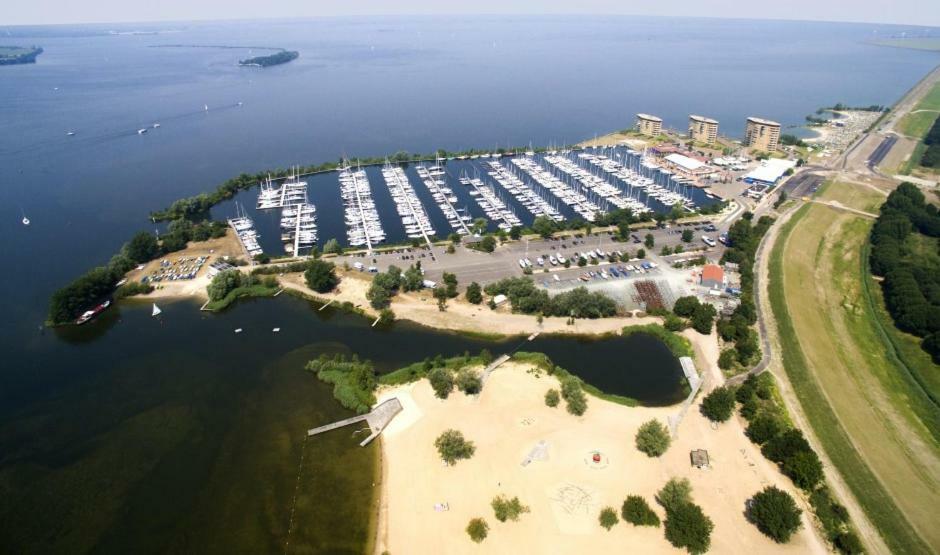 Marinaparcs Almere Hotel Exterior photo